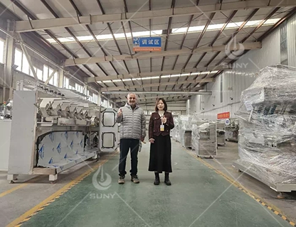 Turkish-Customer-6-Lanes-Wet-Wipes-Machine thumb
